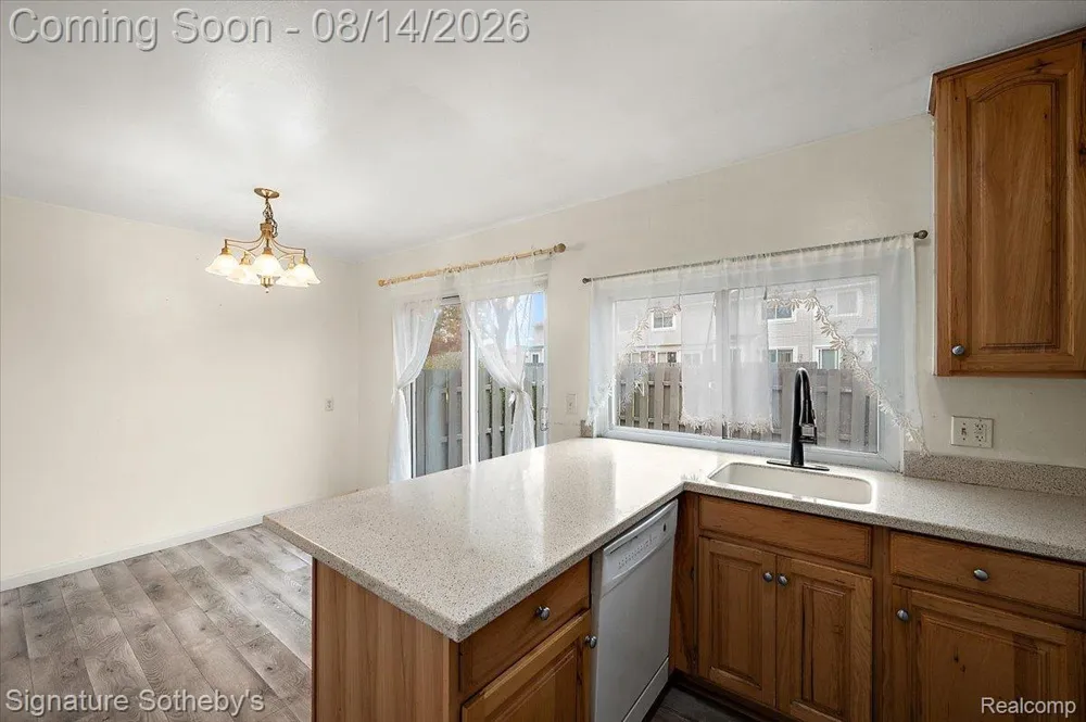 36702 Park Place Drive Sterling Heights City, MI 48310