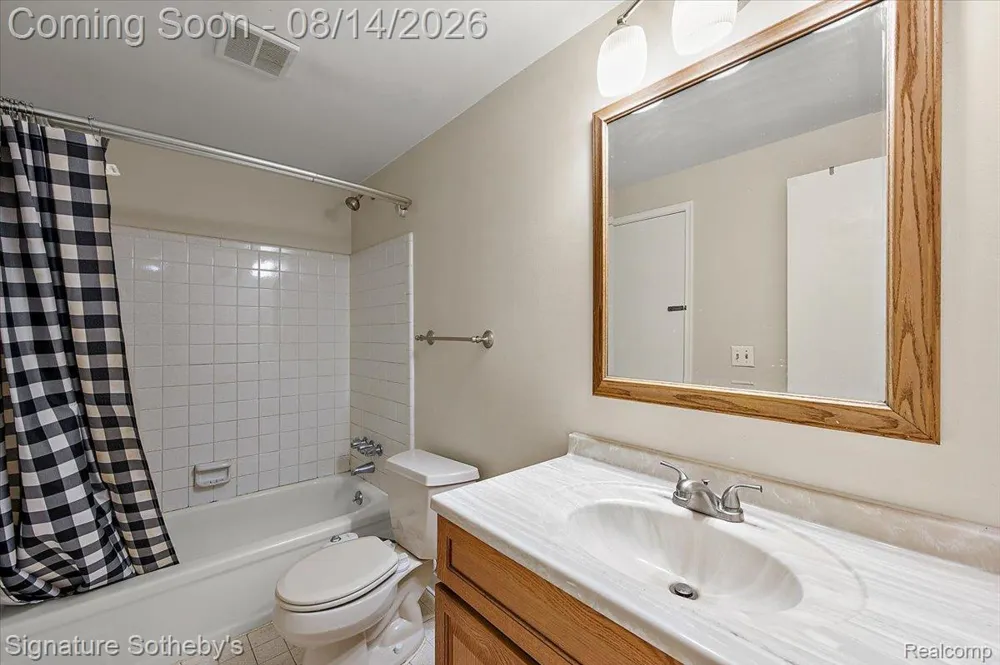 36702 Park Place Drive Sterling Heights City, MI 48310