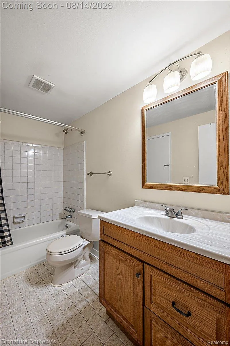 36702 Park Place Drive Sterling Heights City, MI 48310