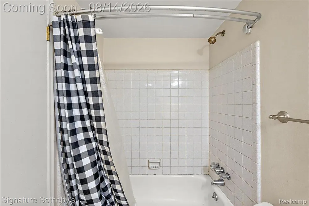 36702 Park Place Drive Sterling Heights City, MI 48310
