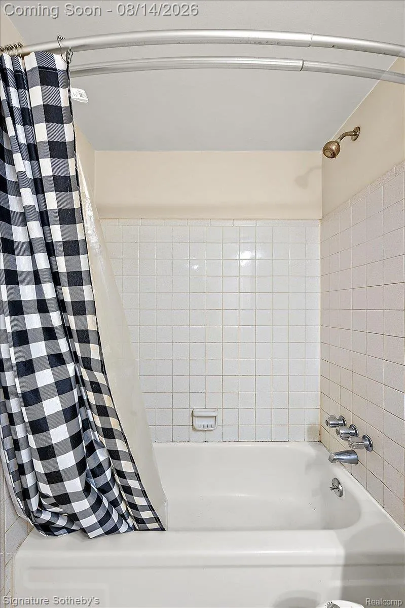 36702 Park Place Drive Sterling Heights City, MI 48310