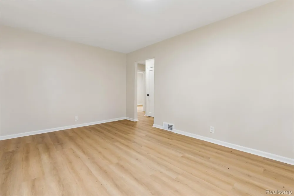 18232 Gaylord Redford Charter Township, MI 48240