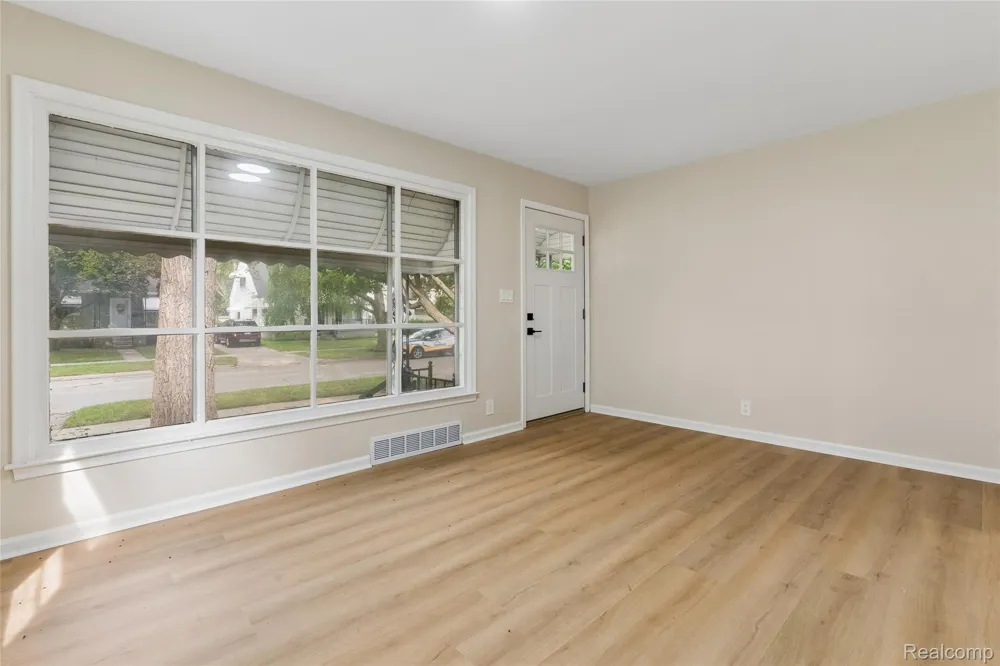18232 Gaylord Redford Charter Township, MI 48240