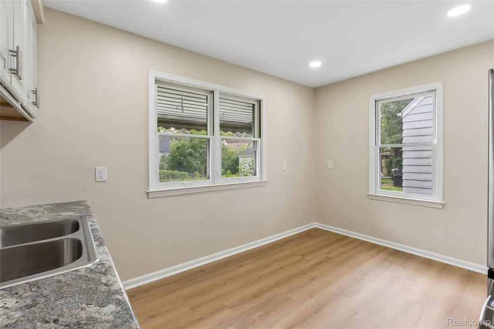 18232 Gaylord Redford Charter Township, MI 48240