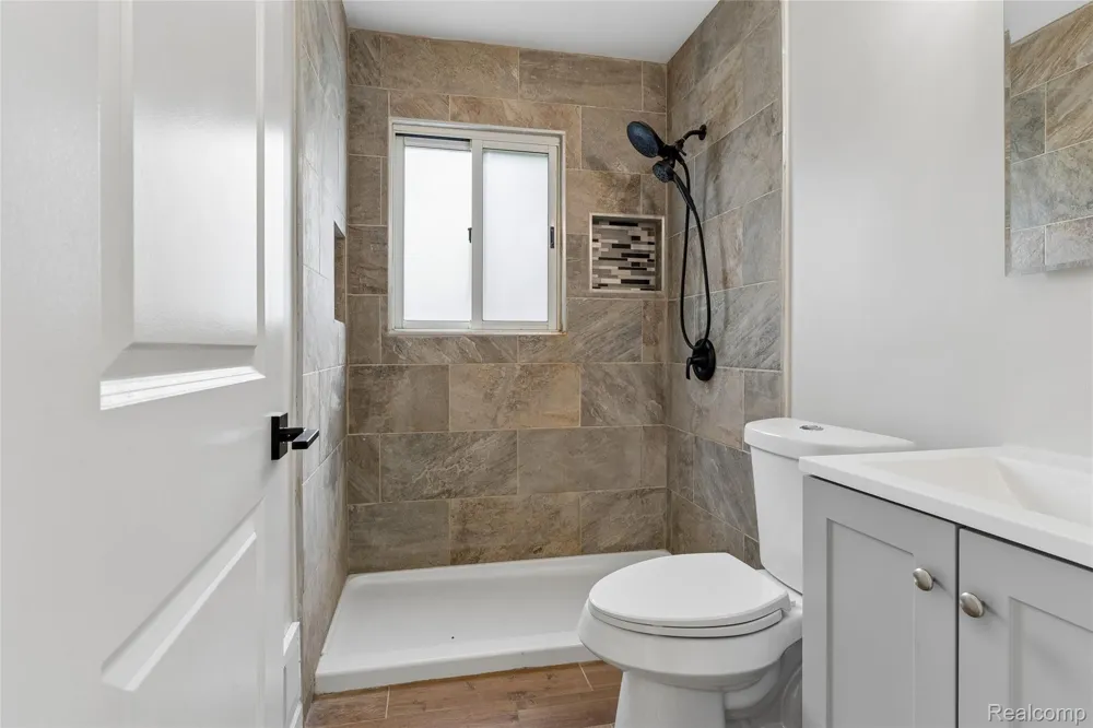 18232 Gaylord Redford Charter Township, MI 48240