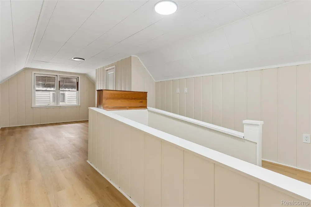 18232 Gaylord Redford Charter Township, MI 48240