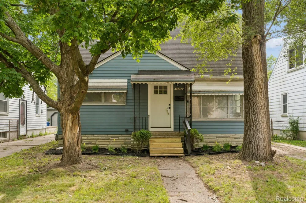 18232 Gaylord Redford Charter Township, MI 48240