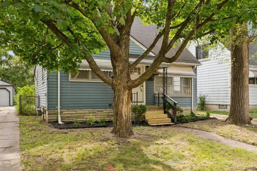 18232 Gaylord Redford Charter Township, MI 48240