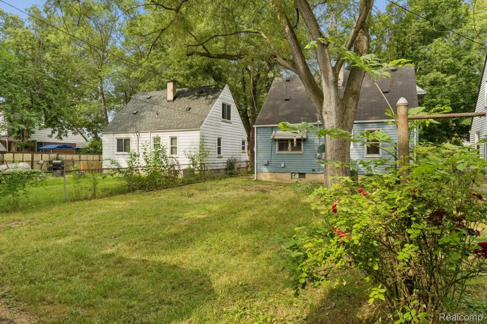 18232 Gaylord Redford Charter Township, MI 48240