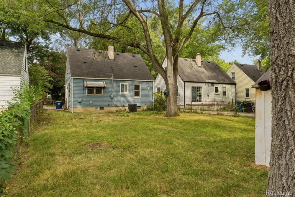 18232 Gaylord Redford Charter Township, MI 48240
