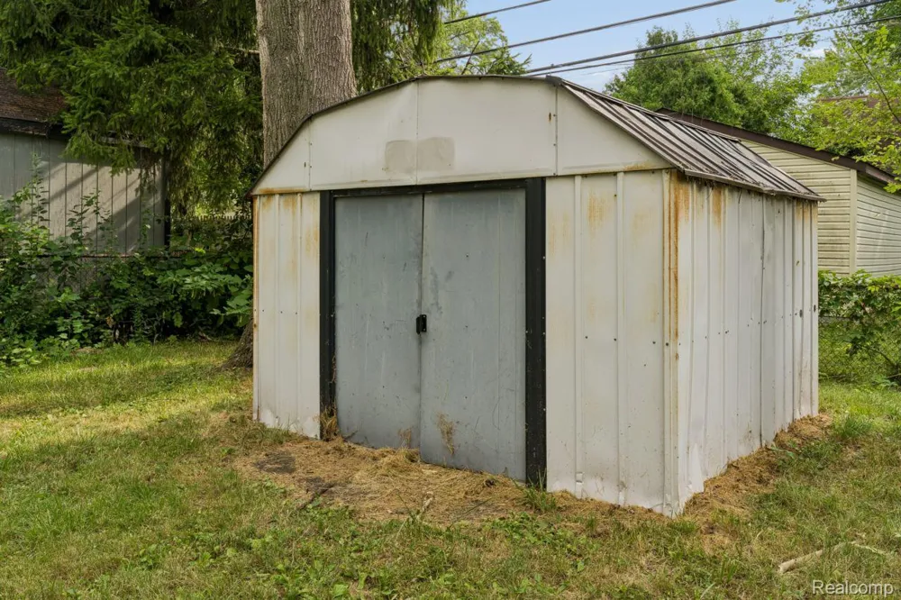 18232 Gaylord Redford Charter Township, MI 48240