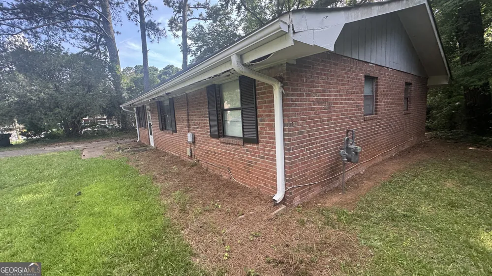2181 Delowe DR East Point, GA 30344