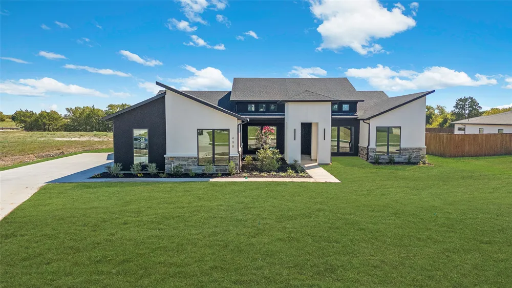 430 Whispering Way Red Oak, TX 75154