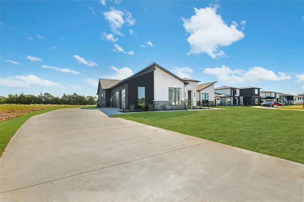 430 Whispering Way Red Oak, TX 75154