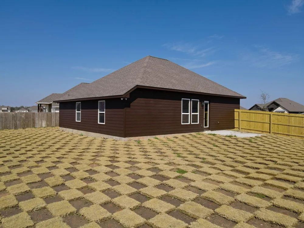 160 Turnrow Cove Snook, TX 77879