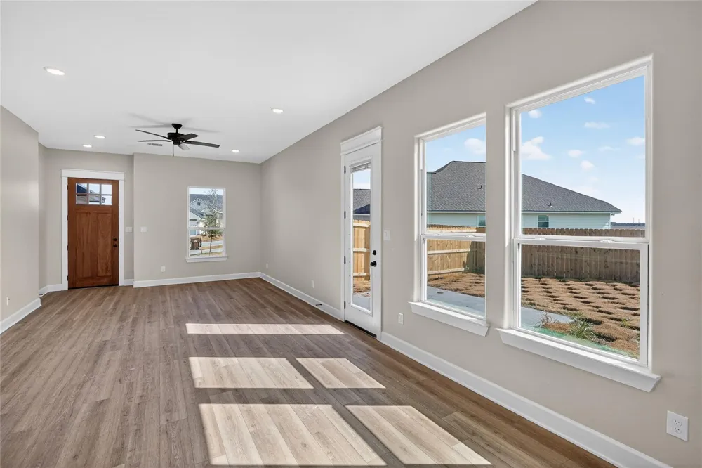 160 Turnrow Cove Snook, TX 77879
