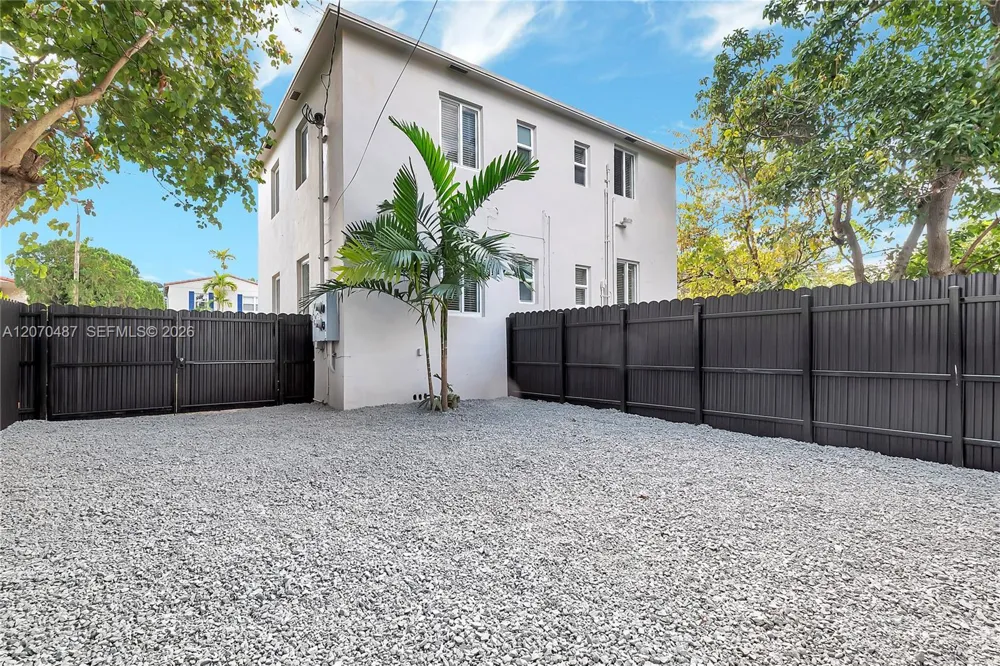 3783 SW 27th St #0 Miami, FL 33134