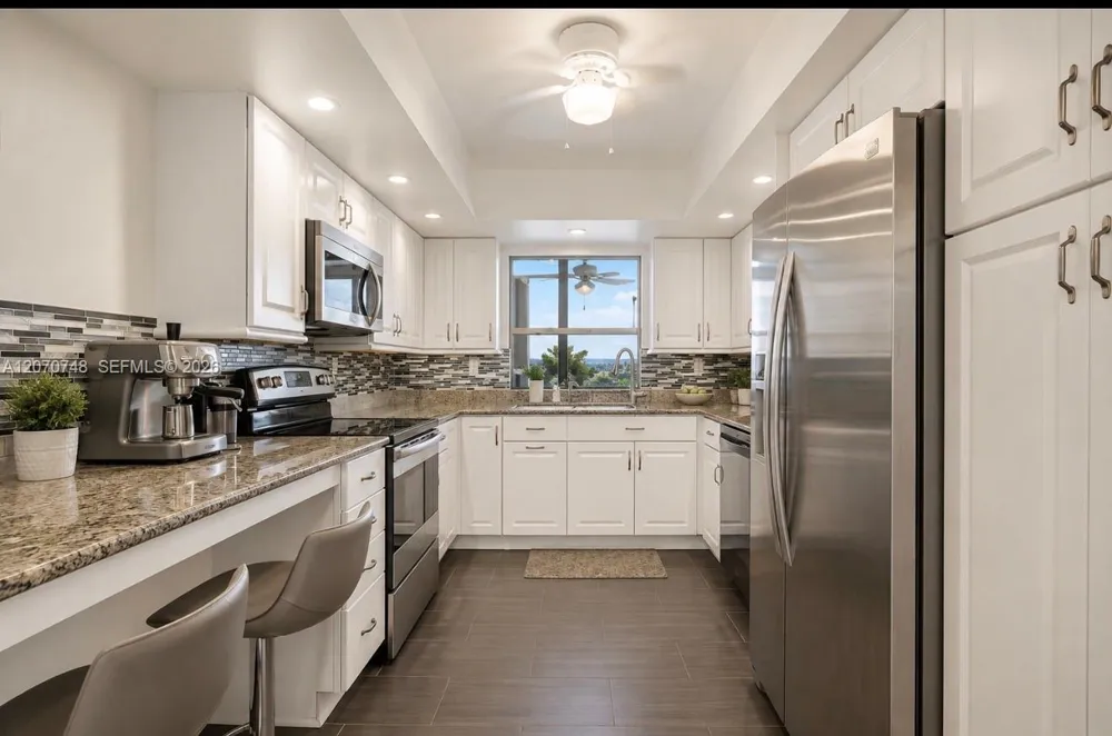 1000 Parkview Dr #715 Hallandale Beach, FL 33009