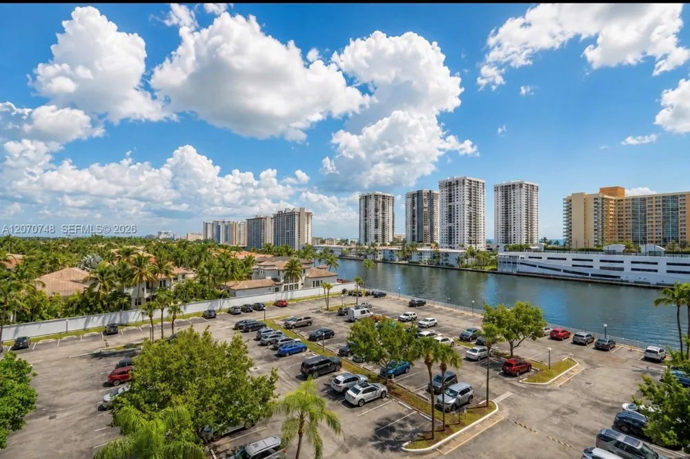 1000 Parkview Dr #715 Hallandale Beach, FL 33009