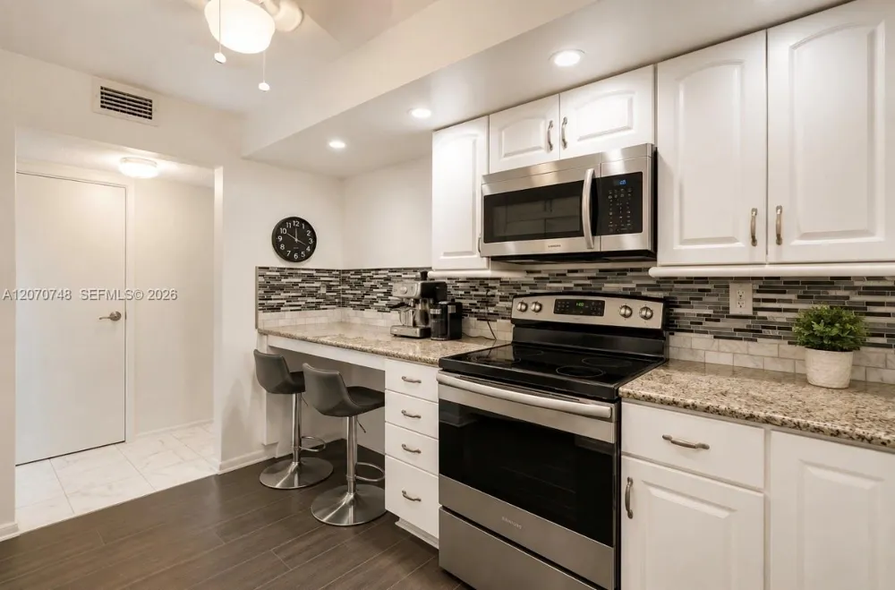 1000 Parkview Dr #715 Hallandale Beach, FL 33009