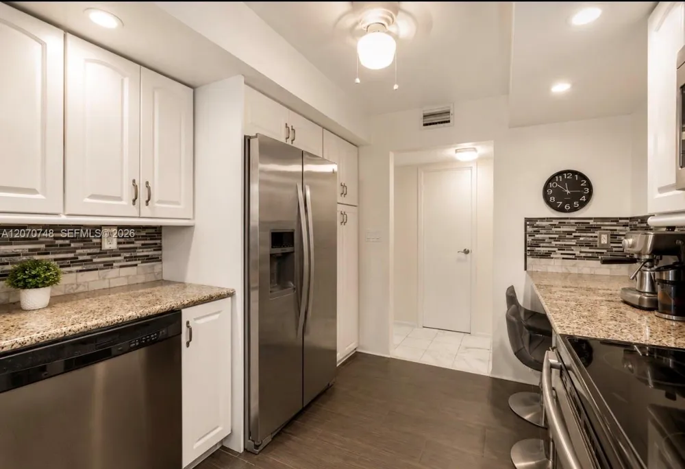 1000 Parkview Dr #715 Hallandale Beach, FL 33009