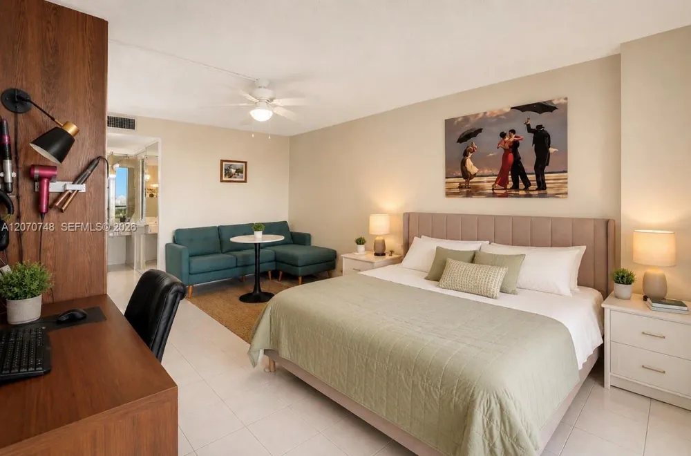 1000 Parkview Dr #715 Hallandale Beach, FL 33009