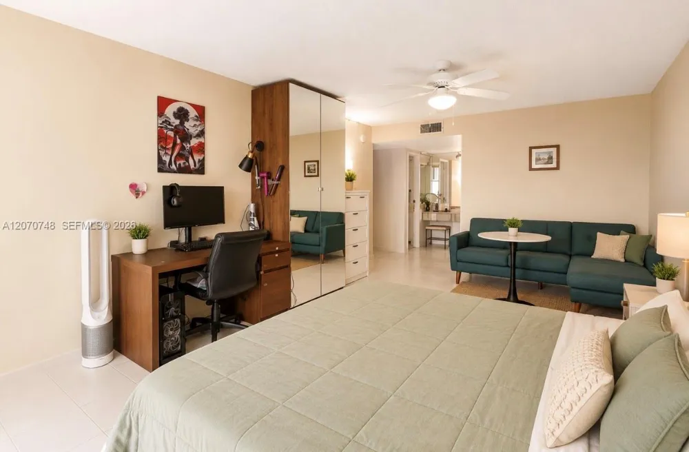1000 Parkview Dr #715 Hallandale Beach, FL 33009