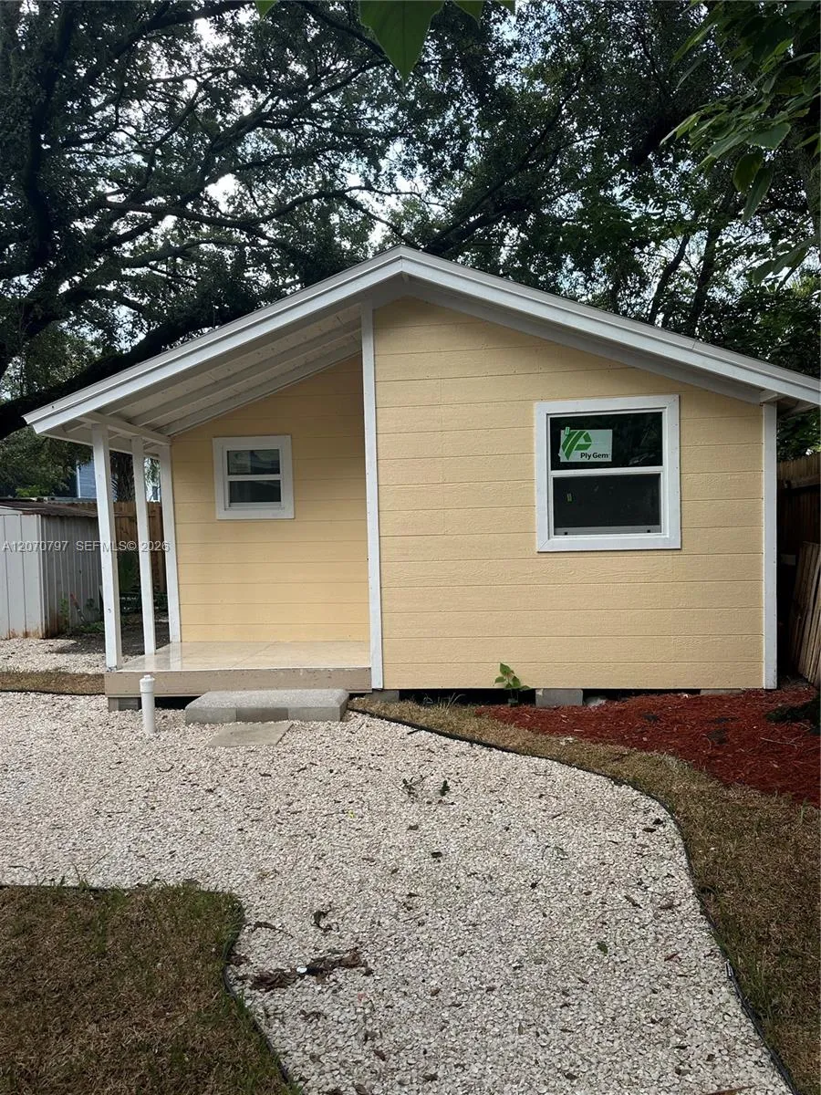 8111 10 Tampa, FL 33604