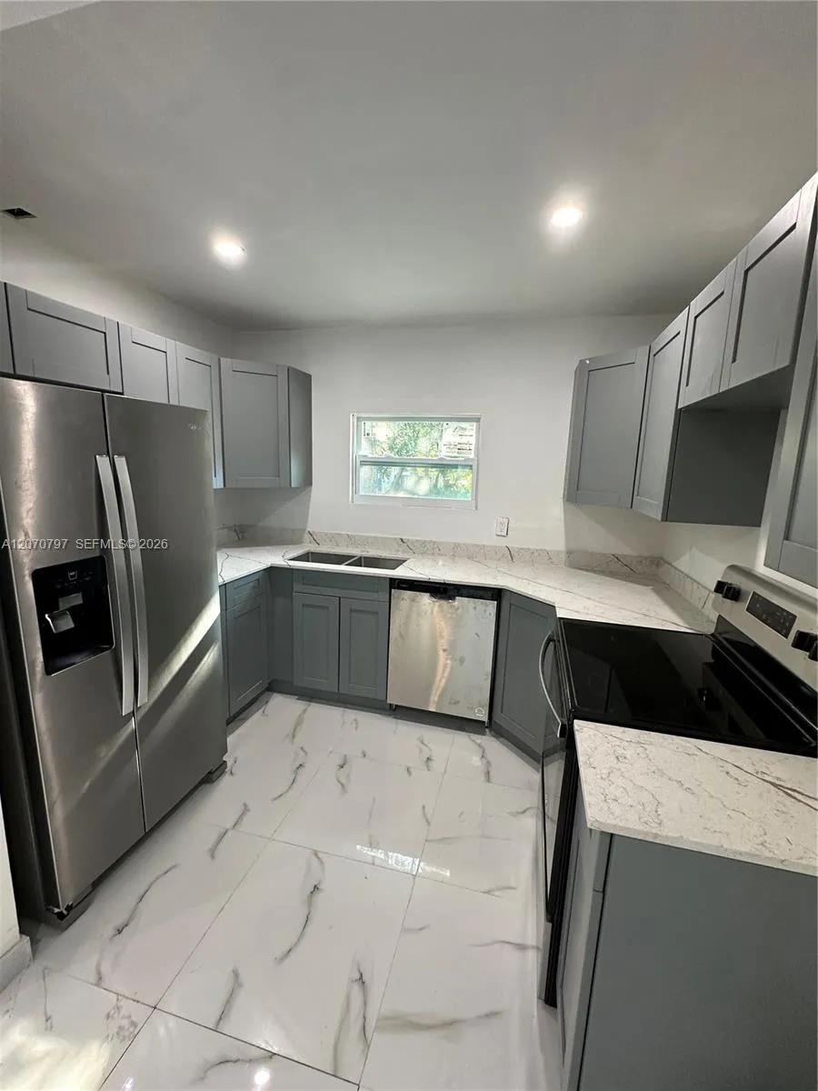 8111 10 Tampa, FL 33604