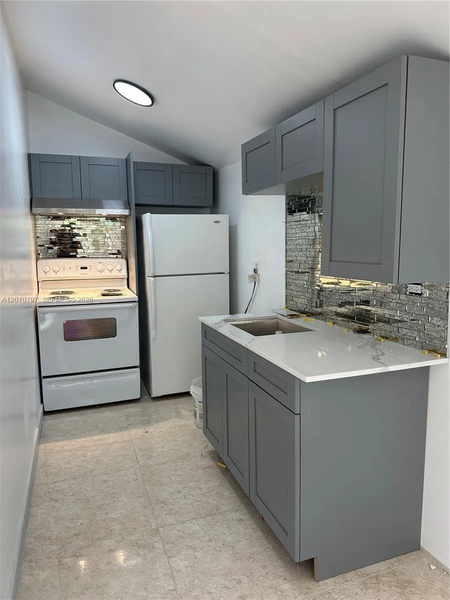 8111 10 Tampa, FL 33604