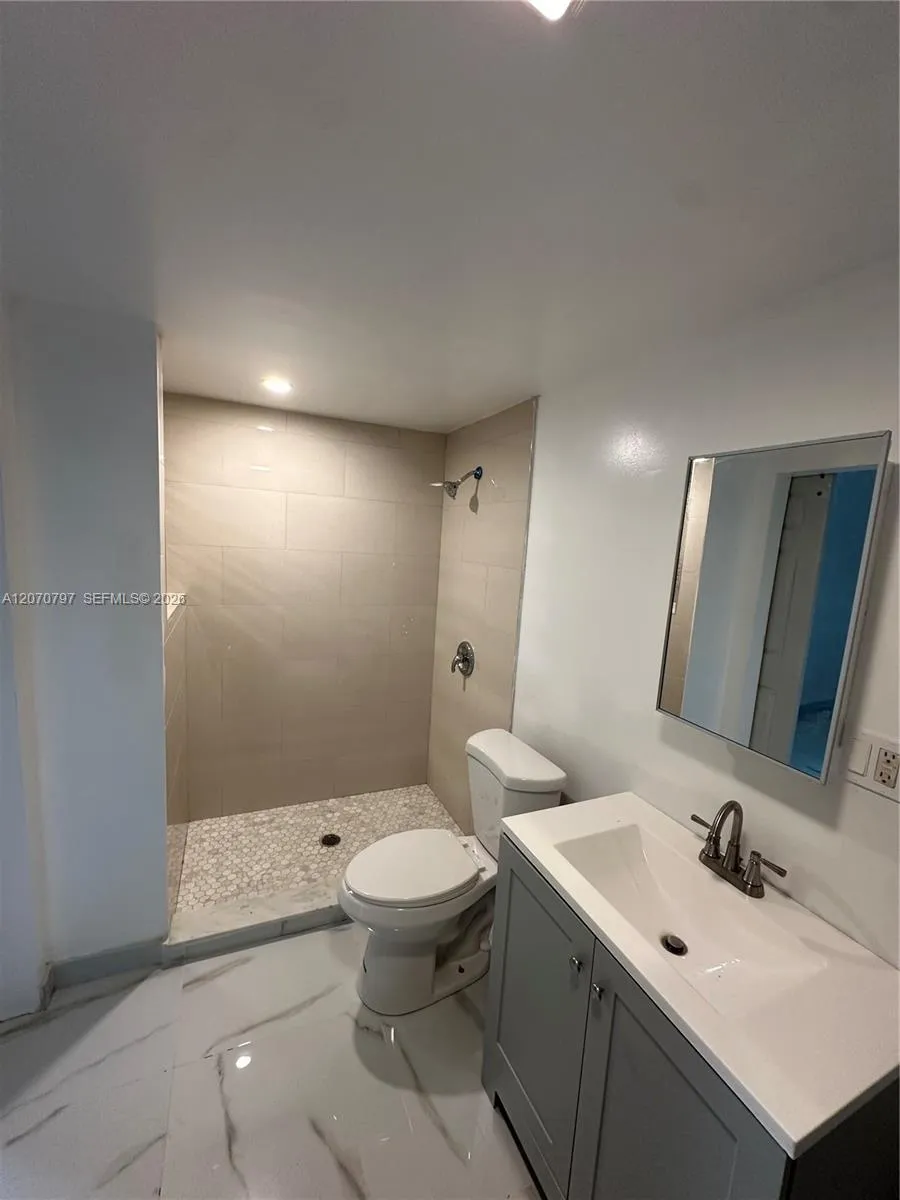 8111 10 Tampa, FL 33604