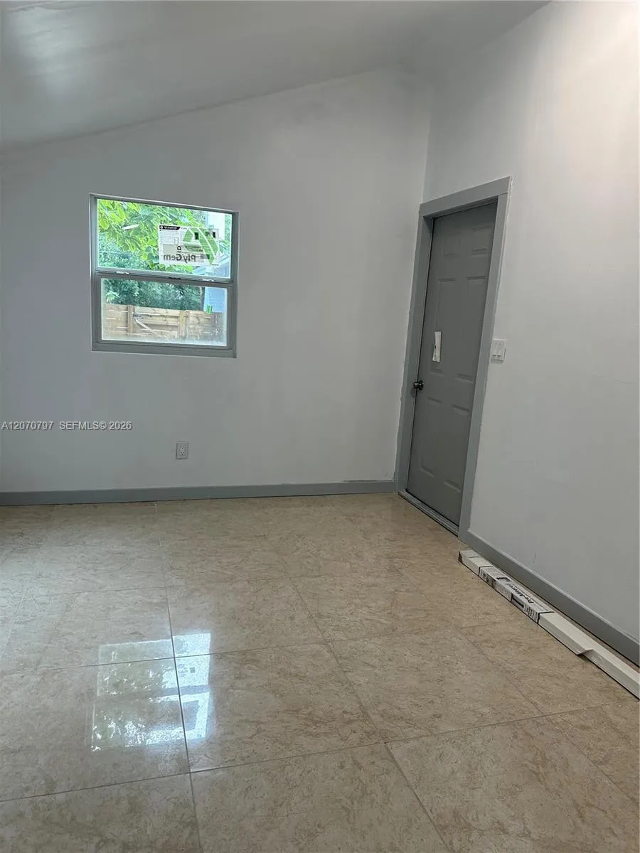 8111 10 Tampa, FL 33604