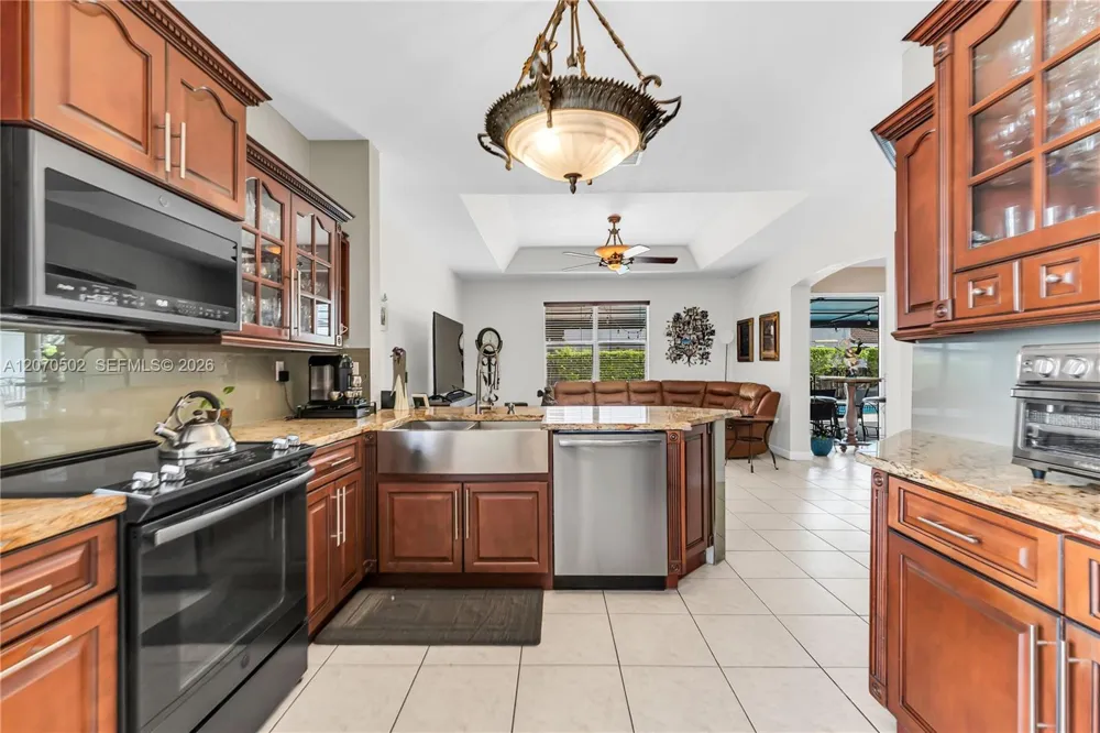 14591 SW 30th St Miami, FL 33175