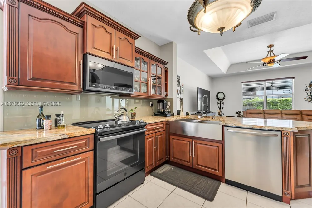 14591 SW 30th St Miami, FL 33175
