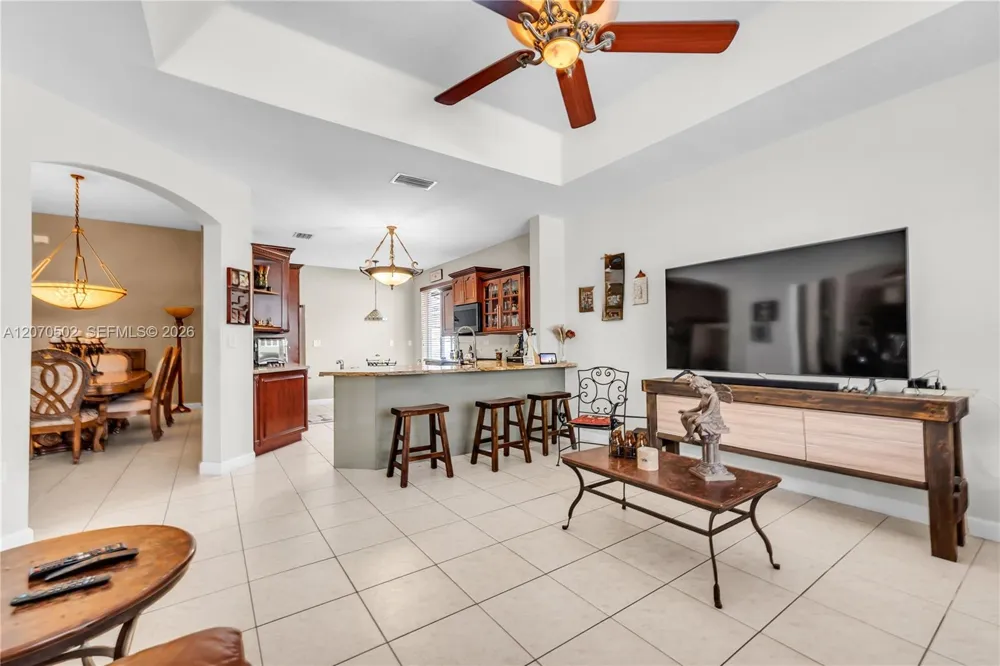 14591 SW 30th St Miami, FL 33175
