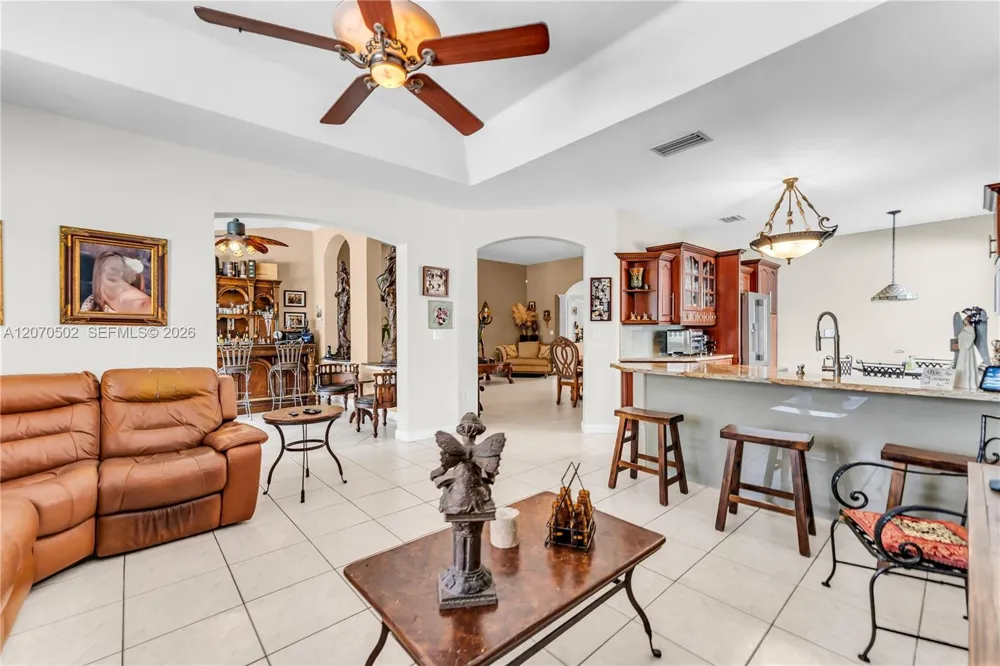 14591 SW 30th St Miami, FL 33175