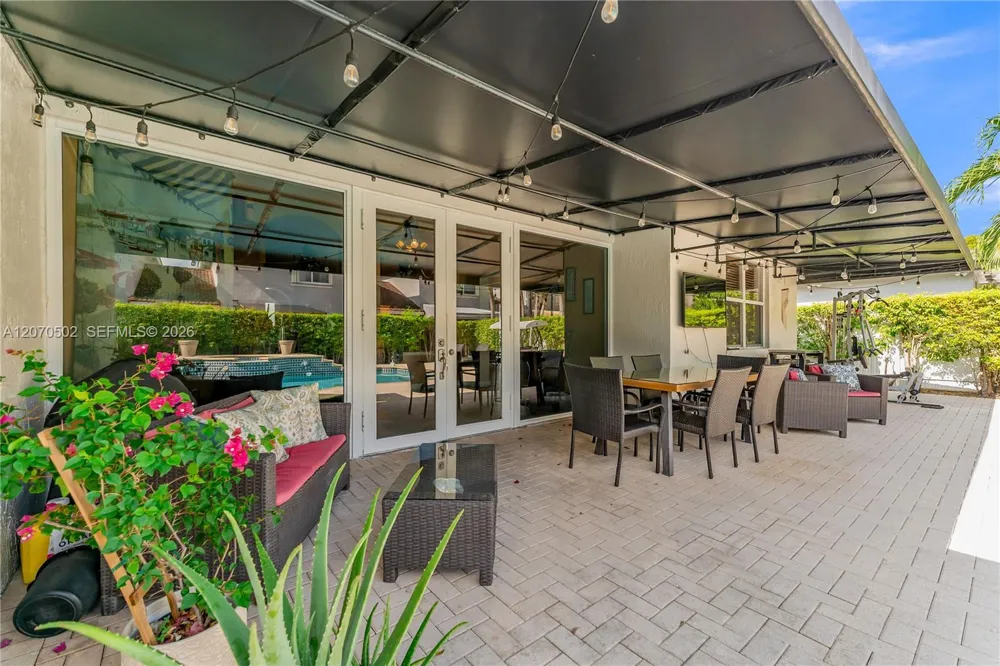 14591 SW 30th St Miami, FL 33175
