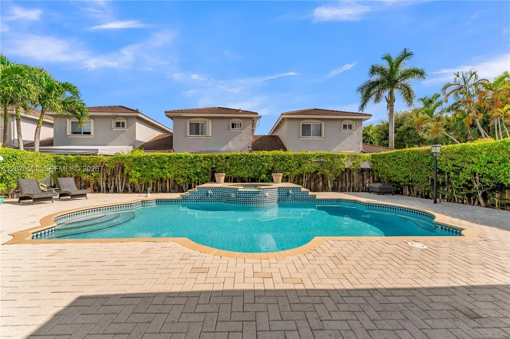 14591 SW 30th St Miami, FL 33175