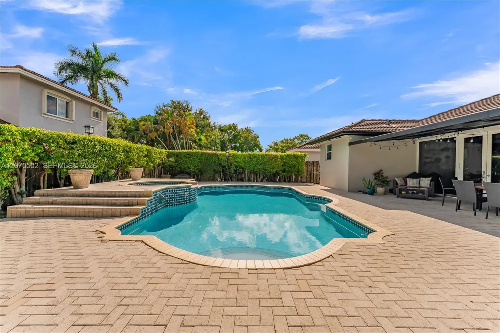 14591 SW 30th St Miami, FL 33175