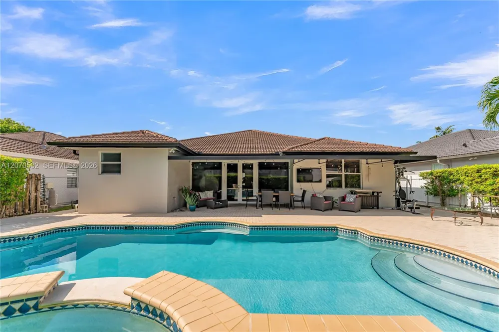 14591 SW 30th St Miami, FL 33175