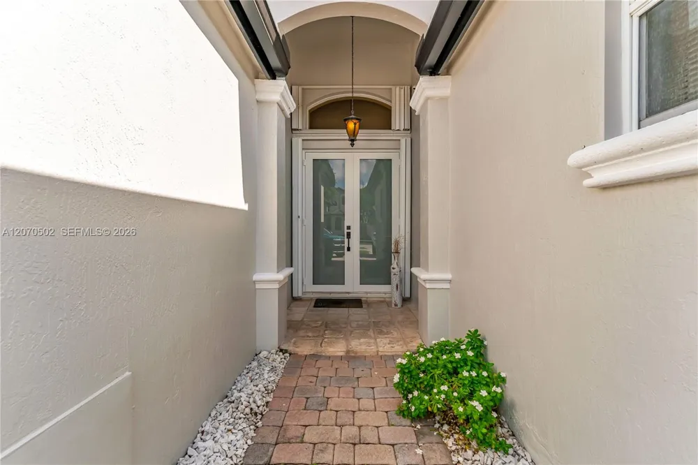 14591 SW 30th St Miami, FL 33175