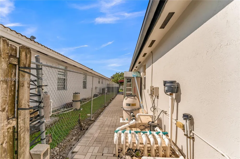14591 SW 30th St Miami, FL 33175