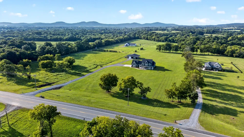 8385 Lascassas Pike Lascassas, TN 37085
