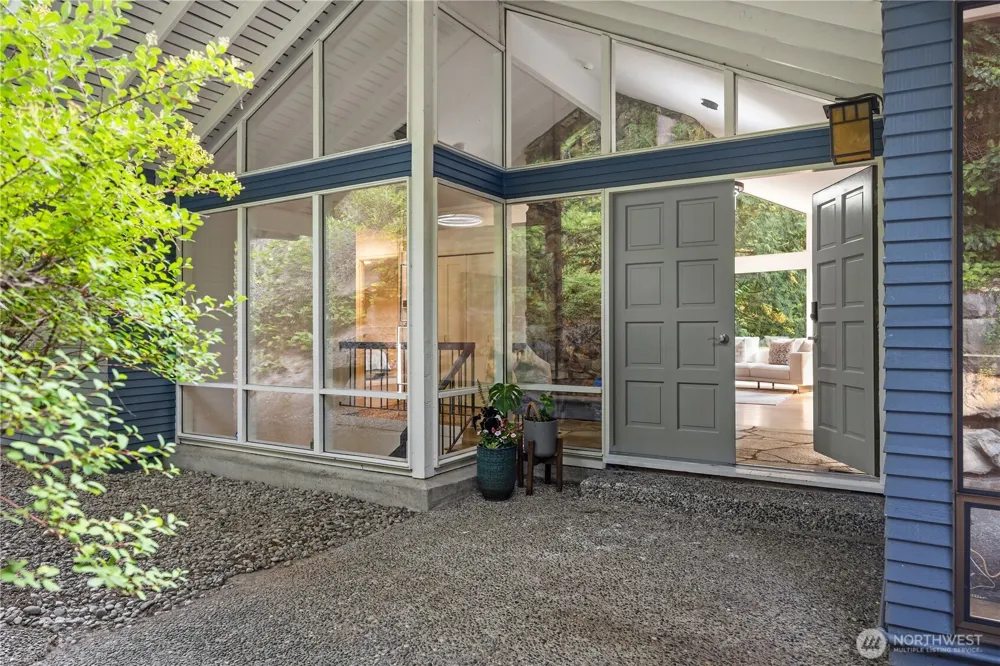 3718 130th Avenue NE Bellevue, WA 98005