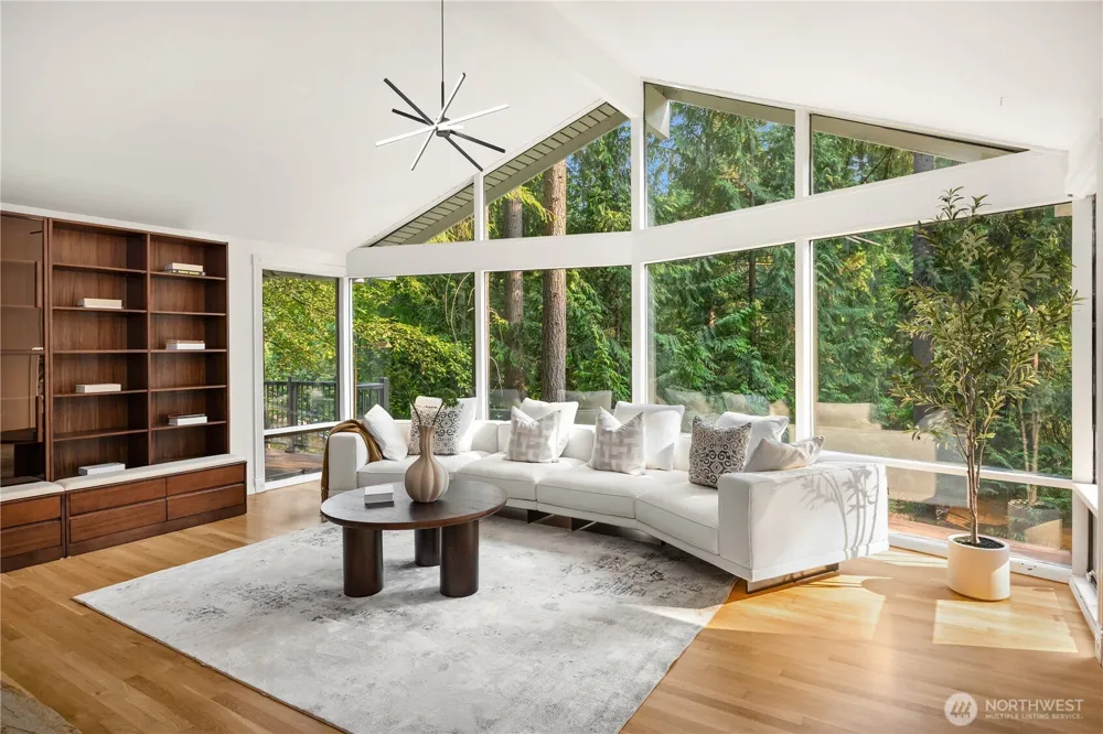 3718 130th Avenue NE Bellevue, WA 98005