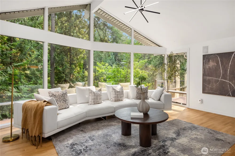 3718 130th Avenue NE Bellevue, WA 98005