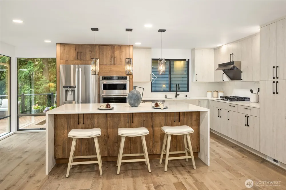 3718 130th Avenue NE Bellevue, WA 98005