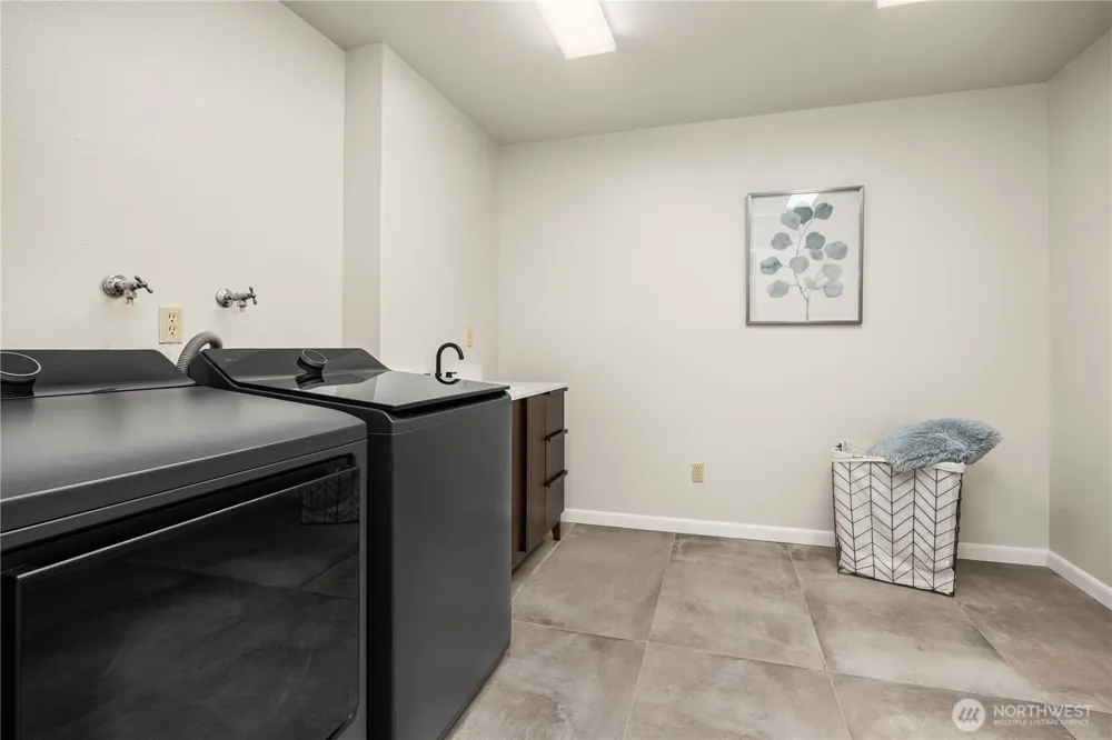 3718 130th Avenue NE Bellevue, WA 98005