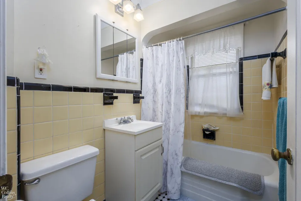 17346 Common Road Roseville City, MI 48066