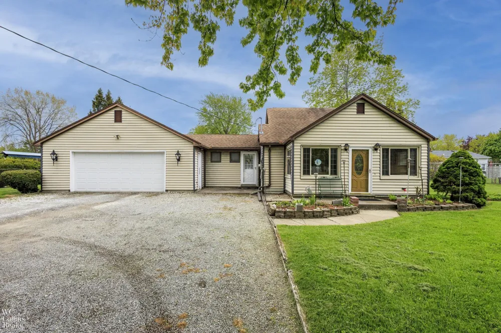 17346 Common Road Roseville City, MI 48066